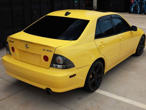 Used 2003 Lexus IS 300 w/ Power & Leather Pkg RWD image 11