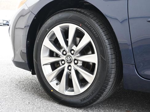 Used 2017 Toyota Camry XLE w/ Moonroof Package image 33