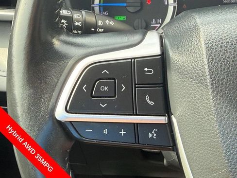 Used 2023 Toyota Highlander LE AWD/4WD image 21