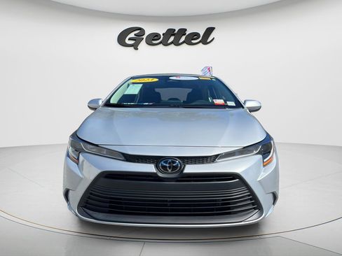 Used 2023 Toyota Corolla LE w/ LE Convenience Package FWD image 2