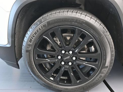 Used 2023 GMC Acadia SLE w/ Driver Convenience Package FWD image 29