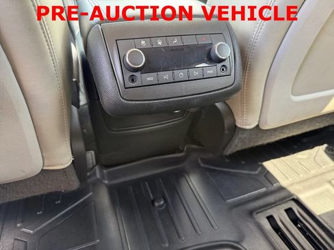 Used 2011 Chevrolet Traverse LTZ AWD/4WD image 15