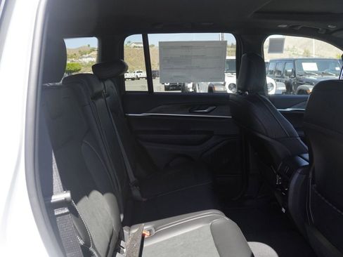 New 2026 Jeep Grand Cherokee Altitude image 23