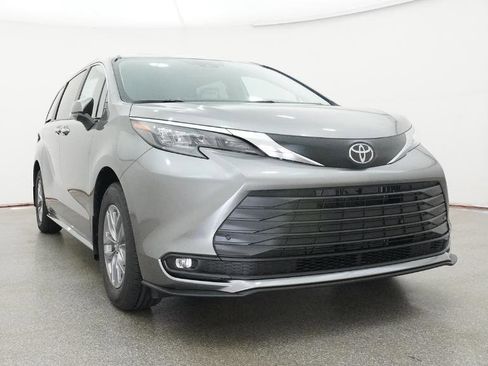 New 2026 Toyota Sienna XLE FWD image 36