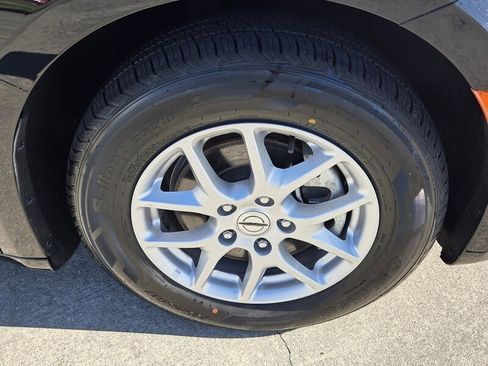 Used 2024 Chrysler Pacifica Touring-L image 18