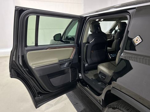Used 2023 Rivian R1S Adventure AWD/4WD image 17