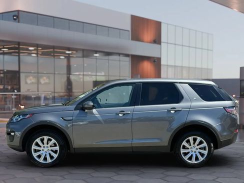 Used 2018 Land Rover Discovery Sport SE AWD/4WD image 3