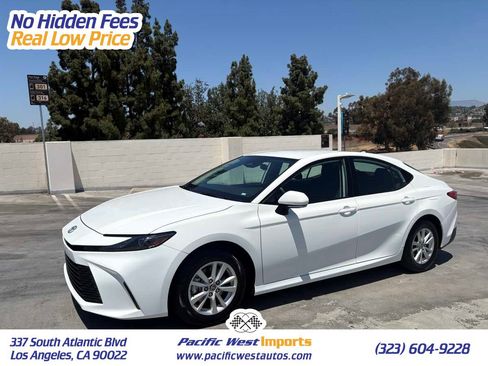 Used 2025 Toyota Camry LE FWD image 1