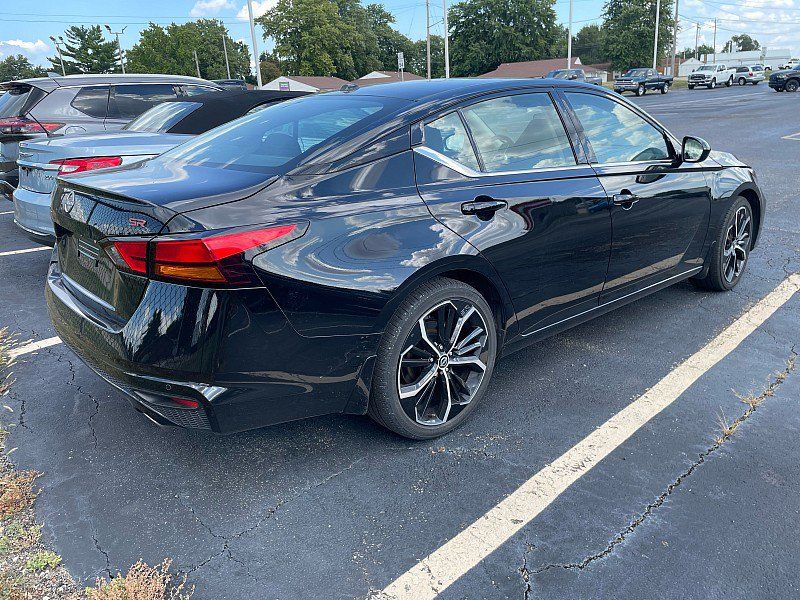 Used 2024 Nissan Altima 2.5 SR w/ SR Premium Package FWD image 5