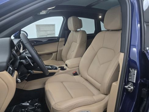 New 2026 Porsche Macan AWD/4WD image 5