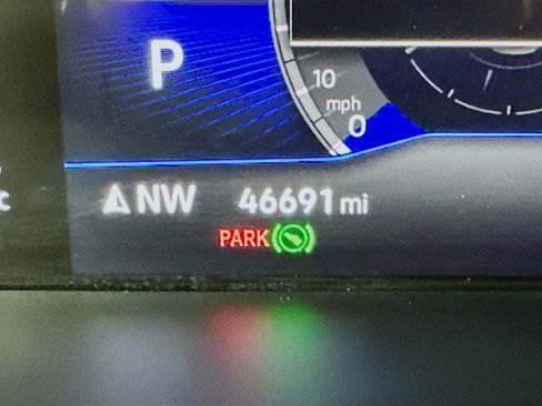 Used 2024 Volkswagen Tiguan SE image 19