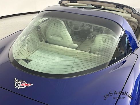 Used 2004 Chevrolet Corvette Coupe w/ Preferred Equipment Group RWD image 32