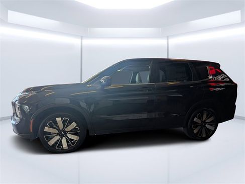 New 2025 Mitsubishi Outlander SE image 3