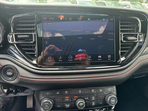 Used 2025 Dodge Durango GT AWD/4WD image 7