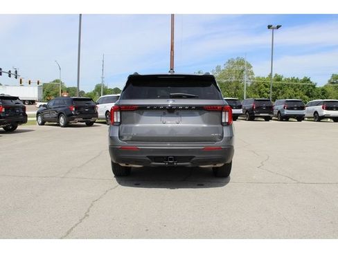 Used 2025 Ford Explorer Active AWD/4WD image 4