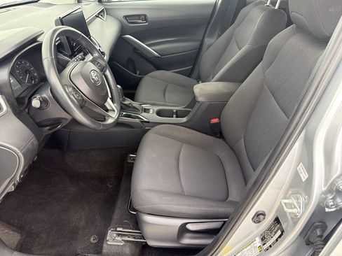 Used 2023 Toyota Corolla Cross LE FWD image 5