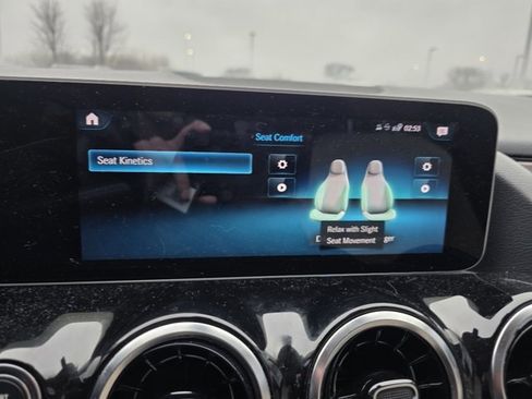 Used 2021 Mercedes-Benz GLA 250 4MATIC image 4