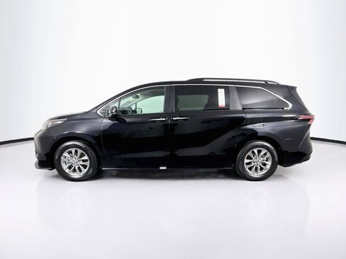 Certified 2025 Toyota Sienna XLE FWD image 14