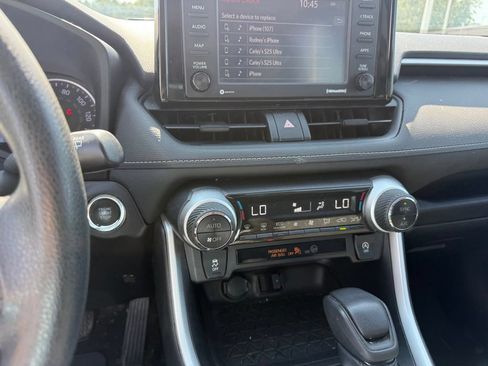 Used 2021 Toyota RAV4 XLE w/ Convenience Package FWD image 12