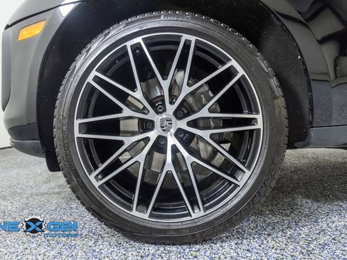 Used 2024 Porsche Macan AWD/4WD image 53