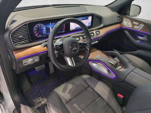 Used 2025 Mercedes-Benz GLS 450 4MATIC image 10