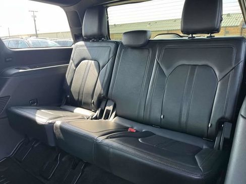 Used 2018 Ford Expedition Limited RWD image 17