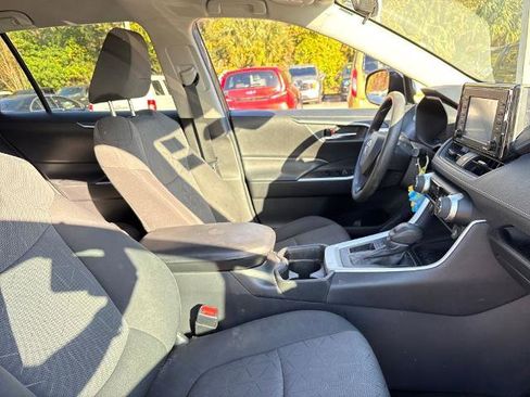 Used 2021 Toyota RAV4 XLE image 26