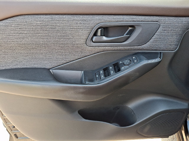 Used 2023 Nissan Rogue S FWD image 12