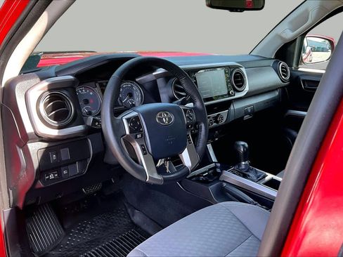 Certified 2020 Toyota Tacoma SR5 AWD/4WD image 16