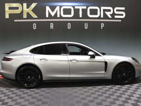 Used 2019 Porsche Panamera 4 image 10