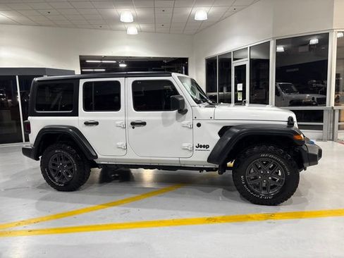 Used 2024 Jeep Wrangler Unlimited Sport AWD/4WD image 8