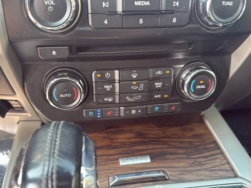 Used 2018 Ford F150 Lariat AWD/4WD image 19