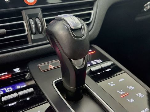 Certified 2024 Porsche Macan S AWD/4WD image 19