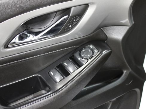 Used 2022 Chevrolet Traverse LT image 6