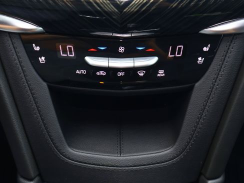 Certified 2025 Cadillac XT6 Premium Luxury w/ LPO, Floor Liner Package FWD image 30