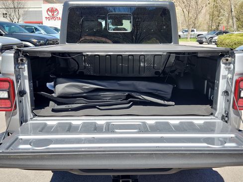 Used 2021 Jeep Gladiator Overland w/ Popular Equipment Package AWD/4WD image 12