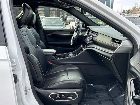 Used 2022 Jeep Grand Cherokee Overland w/ Luxury Tech Group IV image 28