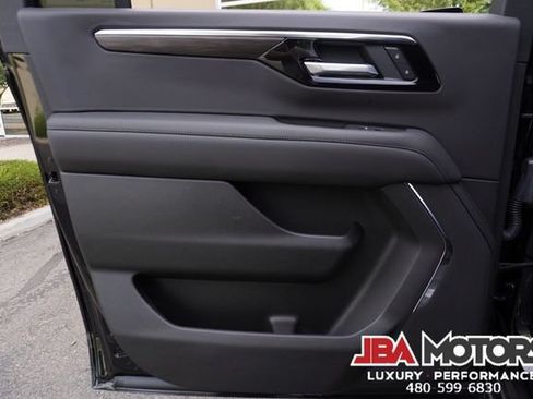 Used 2025 Chevrolet Suburban LT RWD image 88