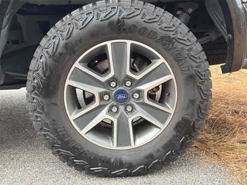 Used 2015 Ford F150 XLT w/ Equipment Group 302A Luxury image 8