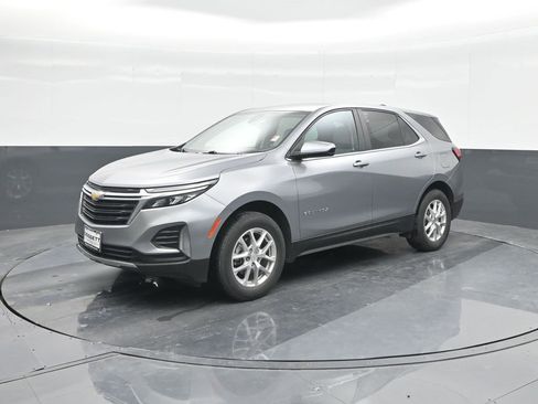 Used 2023 Chevrolet Equinox LT image 1