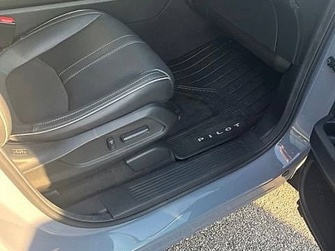 Used 2025 Honda Pilot Elite image 7