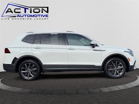 Used 2022 Volkswagen Tiguan SE image 9
