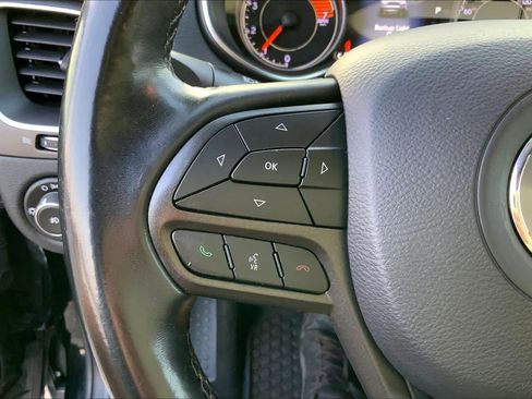 Used 2019 Jeep Cherokee Trailhawk AWD/4WD image 22