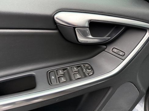 Used 2017 Volvo XC60 T6 Dynamic w/ Climate Package image 15