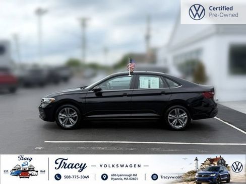 Certified 2024 Volkswagen Jetta SE FWD image 5