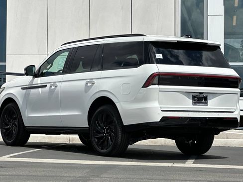 New 2026 Lincoln Navigator Reserve AWD/4WD image 5