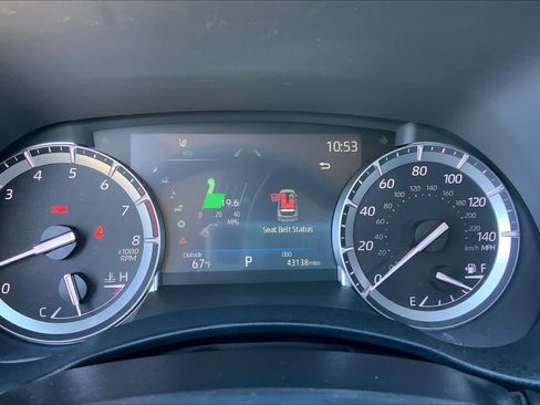 Used 2022 Toyota Highlander XLE AWD/4WD image 25
