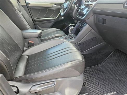 Certified 2022 Volkswagen Tiguan SE w/ Panoramic Sunroof Package FWD image 20