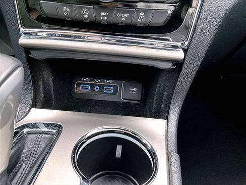 Used 2021 Jeep Grand Cherokee Laredo X AWD/4WD image 23