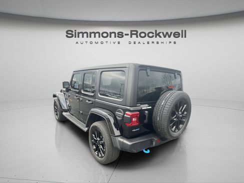 Used 2023 Jeep Wrangler Unlimited Sahara w/ Cold Weather Group AWD/4WD image 3